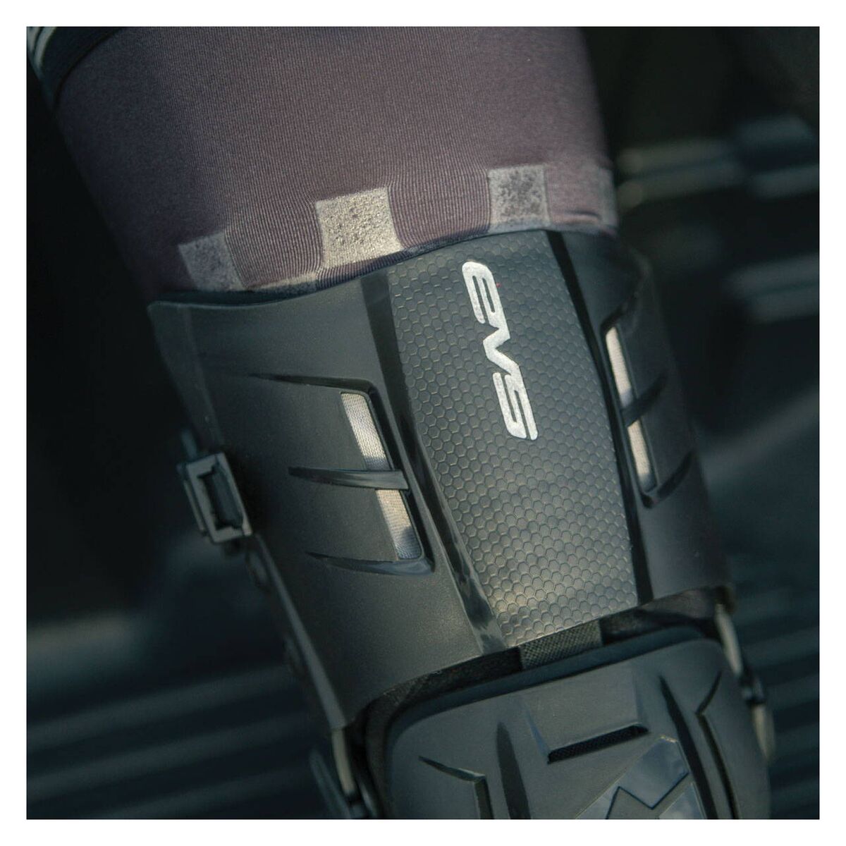 EVS EVS RS9 Knee Brace - PAIR – detail view